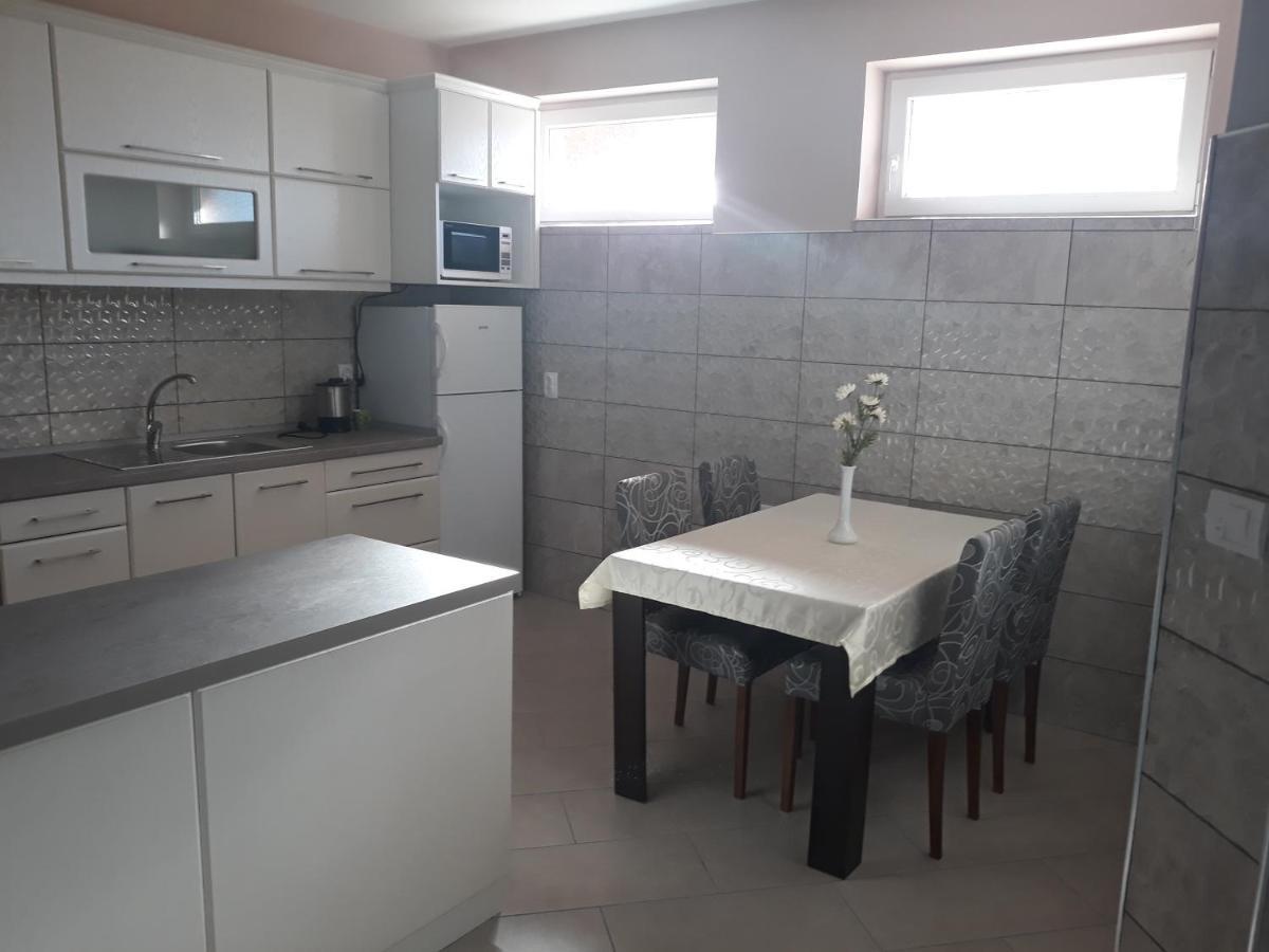Andi Apartman Pacir Exteriör bild