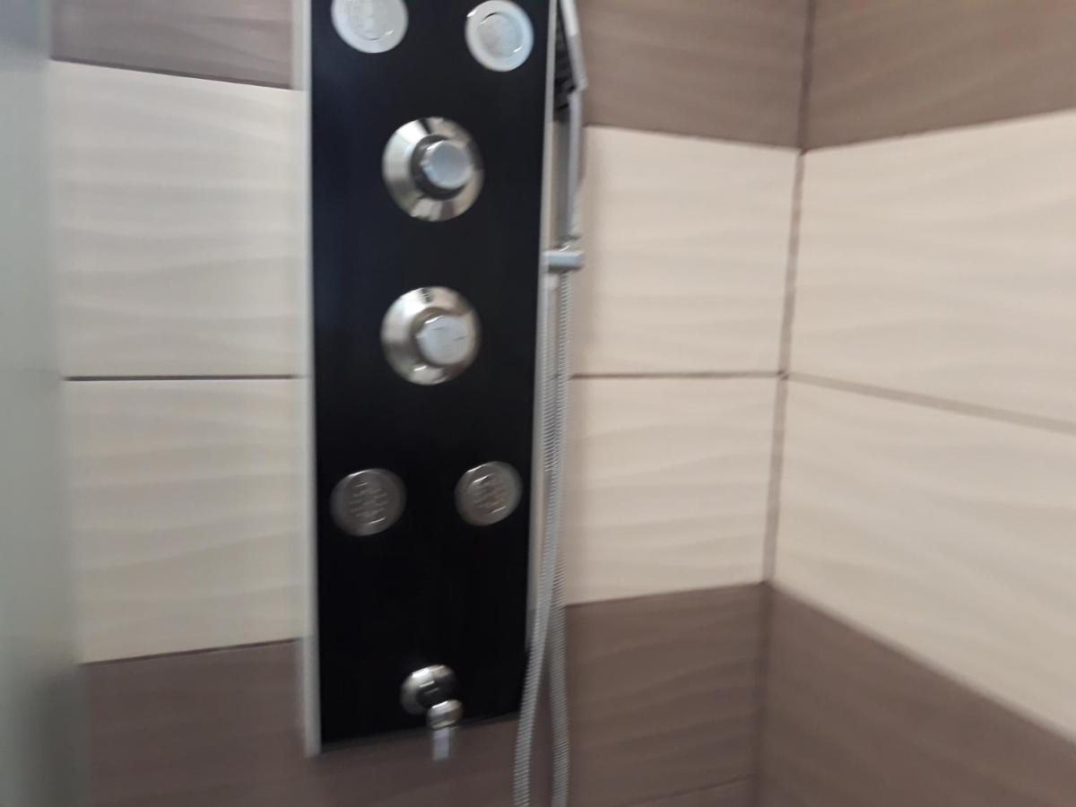 Andi Apartman Pacir Exteriör bild
