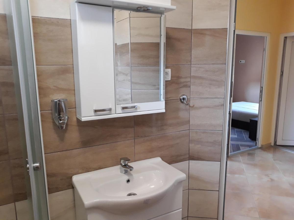 Andi Apartman Pacir Exteriör bild